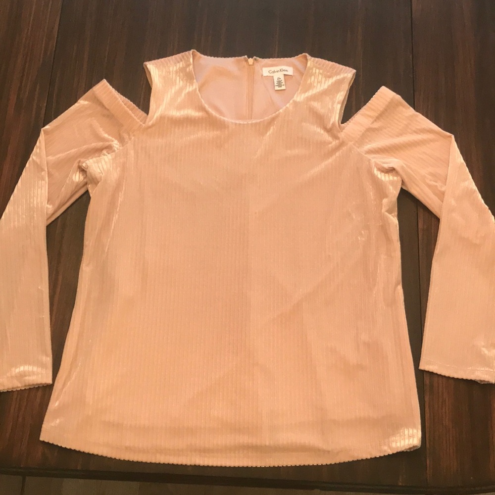 Perfect crushed velvet top w/ cutout shoulders